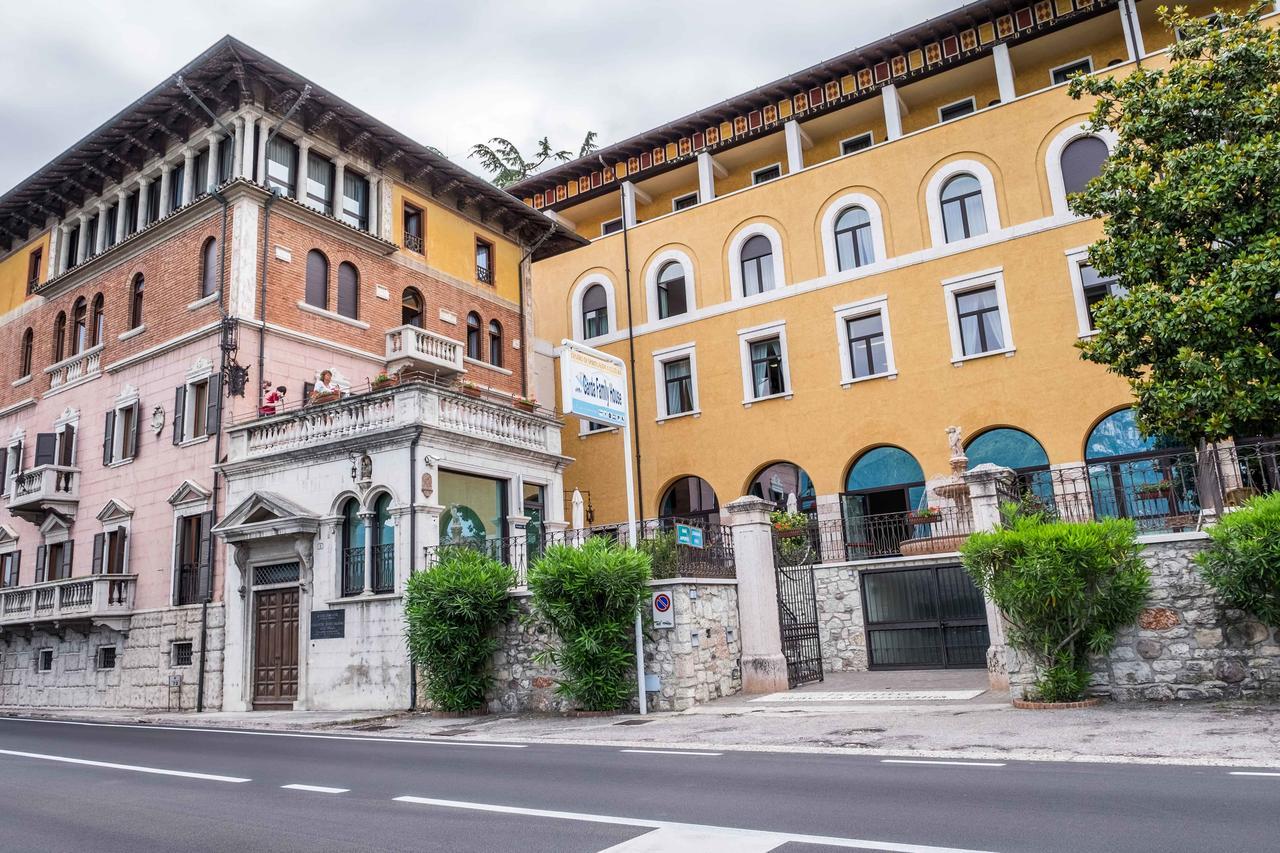 Garda Family House Hotel Castelletto Di Brenzone Kültér fotó
